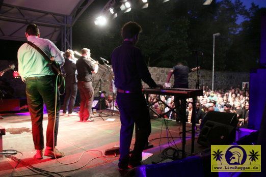 Winston Francis (Jam) with Ken Guru - The Highjumpers 17. This Is Ska Festival - Rosslau 21. Juni 2013 (18).JPG